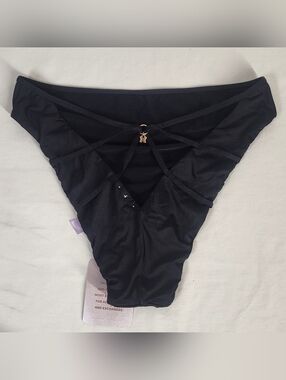 NEW Savage X Fenty Not Sorry Open-Back Strappy Brazilian Panty Medium Black